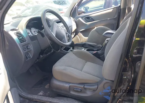 2005 Ford Escape Xlt z USA, uszkodzony, nr VIN 1FMYU03155KA69236